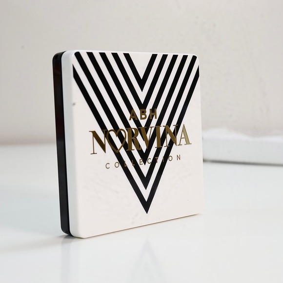 Anastasia Beverly Hills - Norvina Mini Pro Pigment Palette Vol. 1 for Face&Body - Picture 3 of 4